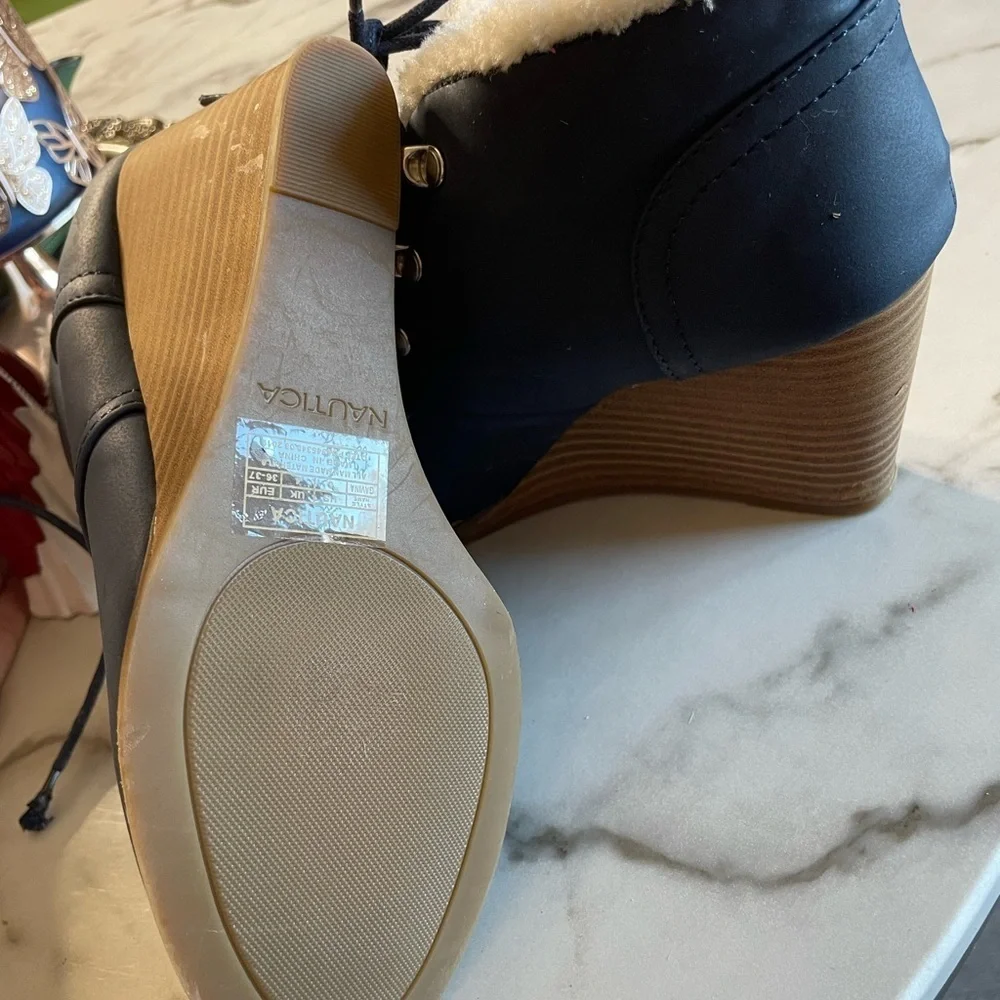 Nautica Gavina Women's Fur Lined Wedge Ankle Bootie Size 6  Blue White Casual.